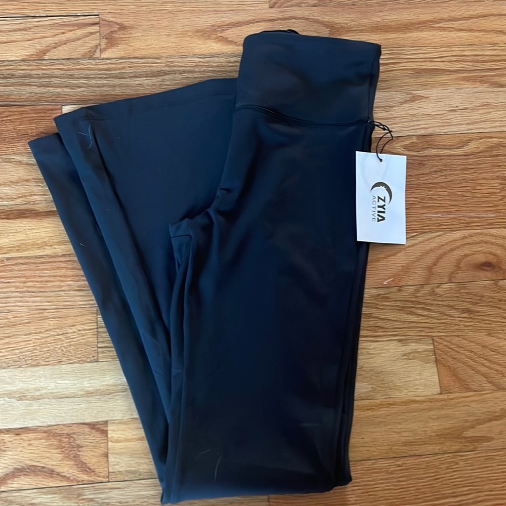 Zyia flare leggings